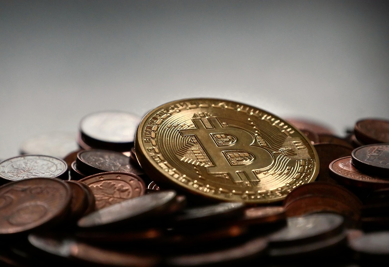 黄金再飙新高！数据：比特币通常在100~150天内跟进拉涨